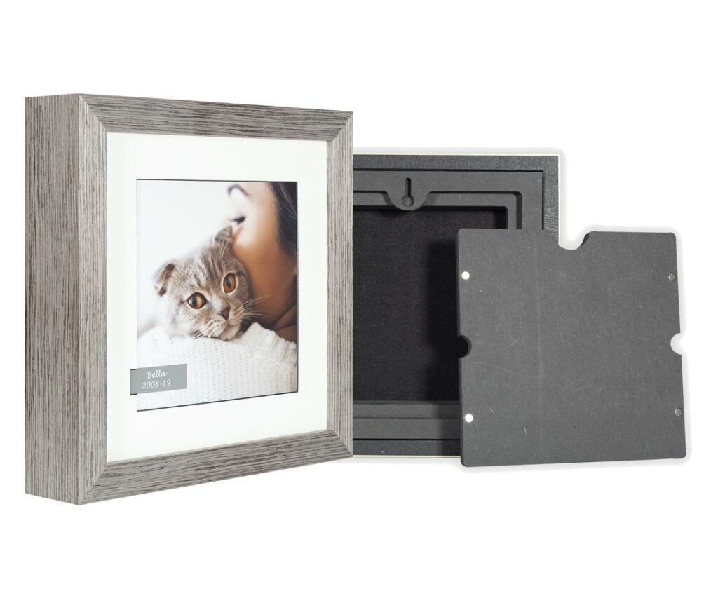 we offer a wide range of non-ashes pet memorial keepsakes